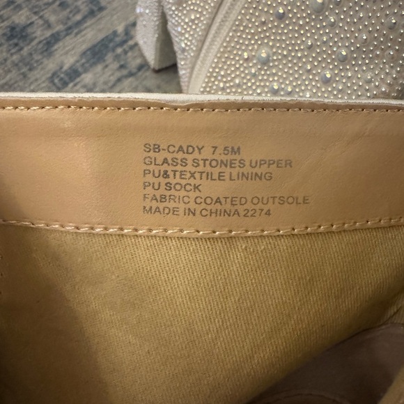 Elegant Beaded Ankle Boots - Picture 5 of 6